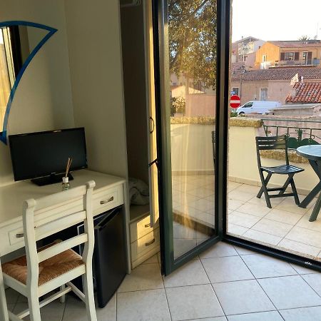 B&B Le Farfalle Palau Buitenkant foto
