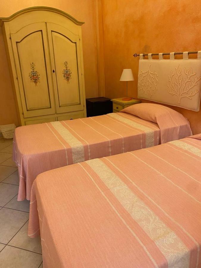 B&B Le Farfalle Palau Buitenkant foto