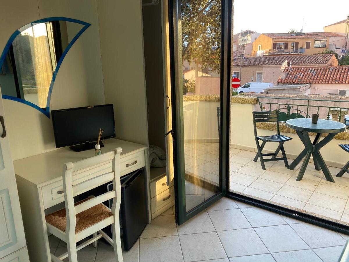 B&B Le Farfalle Palau Buitenkant foto