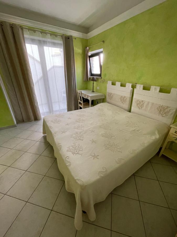 B&B Le Farfalle Palau Buitenkant foto