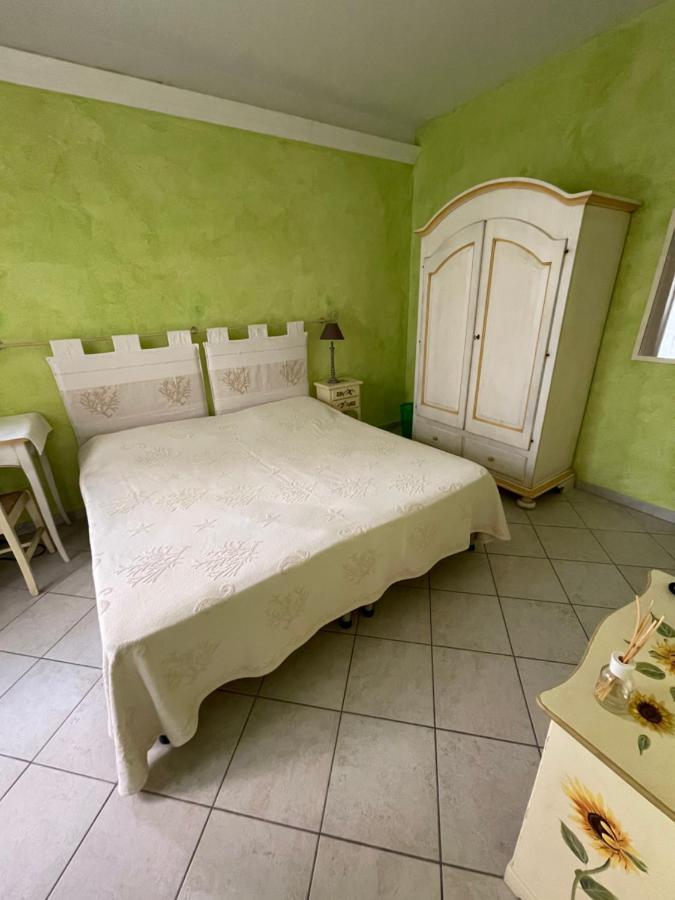 B&B Le Farfalle Palau Buitenkant foto