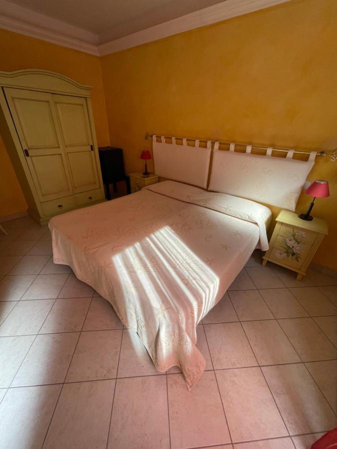 B&B Le Farfalle Palau Buitenkant foto