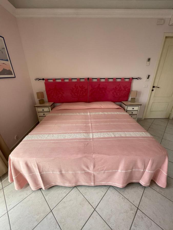 B&B Le Farfalle Palau Buitenkant foto
