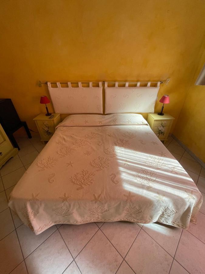 B&B Le Farfalle Palau Buitenkant foto