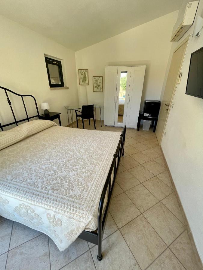 B&B Le Farfalle Palau Buitenkant foto