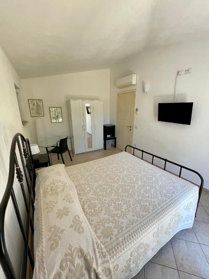 B&B Le Farfalle Palau Buitenkant foto