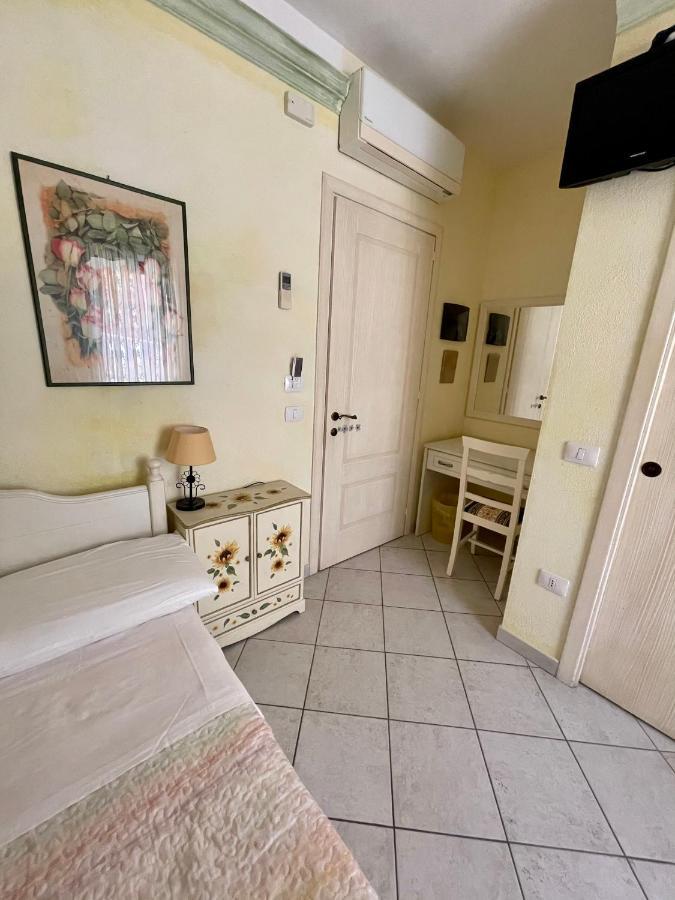 B&B Le Farfalle Palau Buitenkant foto