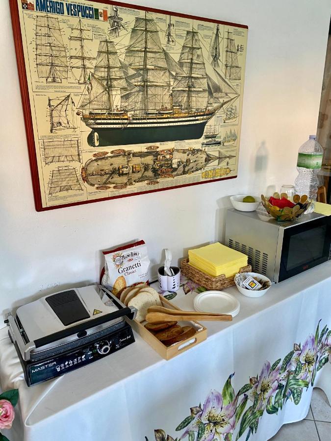 B&B Le Farfalle Palau Buitenkant foto