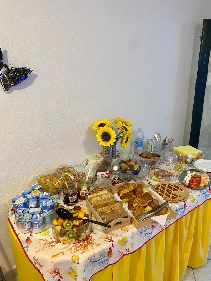 B&B Le Farfalle Palau Buitenkant foto