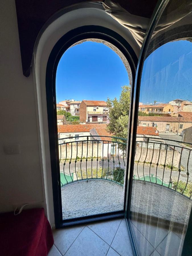 B&B Le Farfalle Palau Buitenkant foto